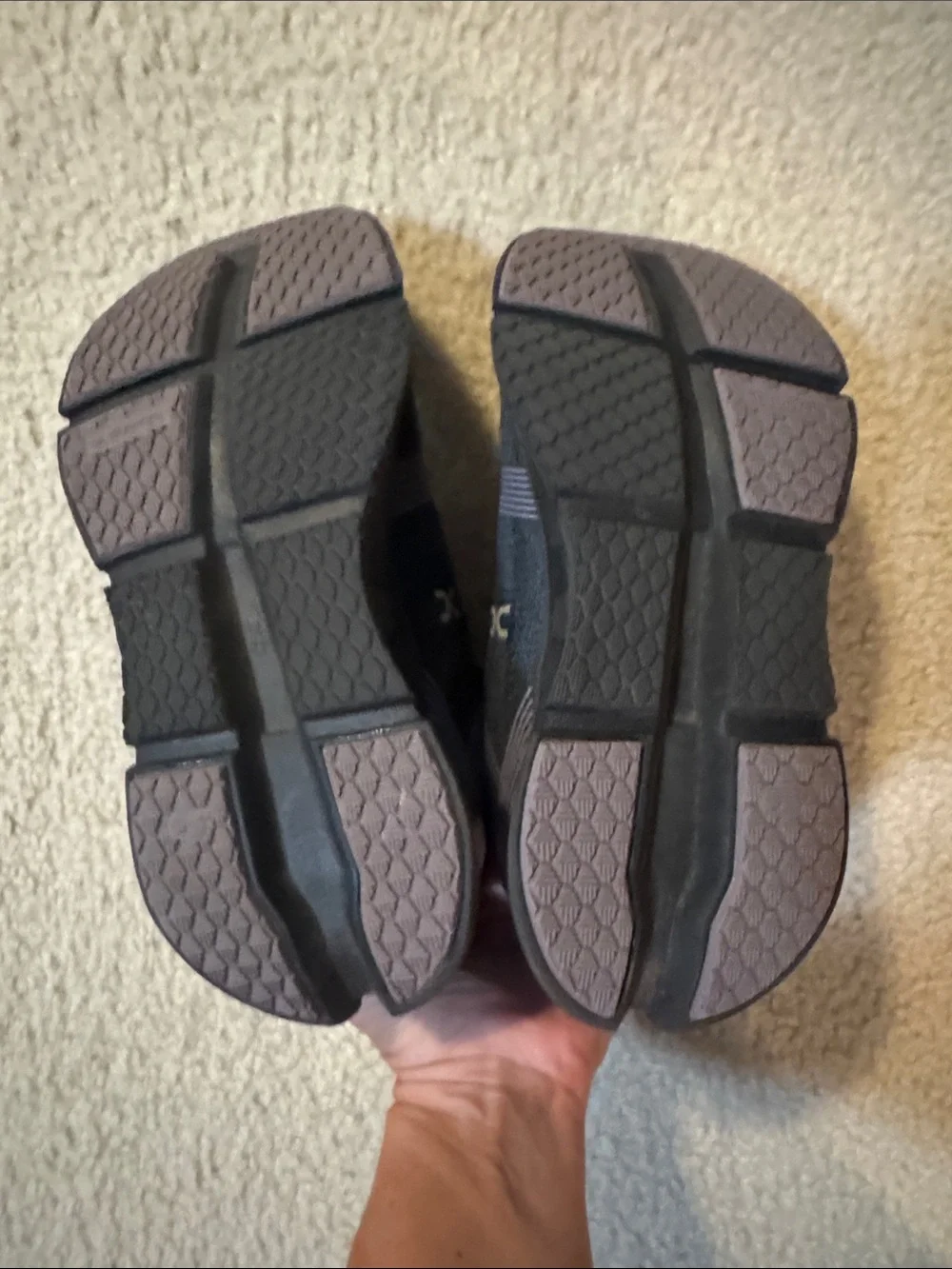 On Cloud Go Running Shoes size 6